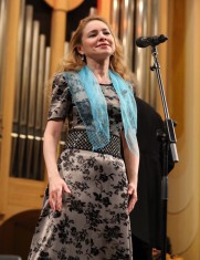 Лауреат всероссийских и международных конкурсов Оксана Антонова (сопрано)