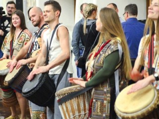 Барабаны АШЕ и этногруппа «Намгар»