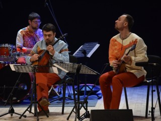На Фестивале «Оренбургский пуховый платок» выступил Ансамбль народных инструментов «Волга-фолк Бэнд»