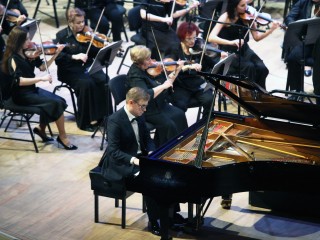 Джазовый клуб с Олегом Аккуратовым