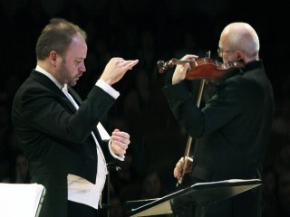 Как «Волга Филармоник» нового дирижера встретил…