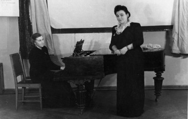 Дебора Пантофель-Нечецкая на концерте в ДК 1953 г.