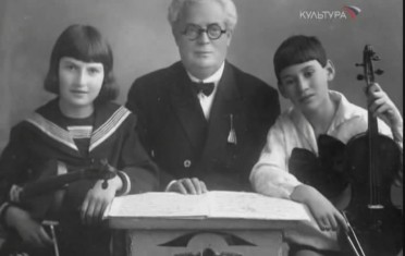 Леонид Коган (справа) с семьей