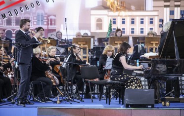 Екатерина Мечетина (фортепиано),
Владислав Лаврик (труба) и оркестр Самарской филармонии