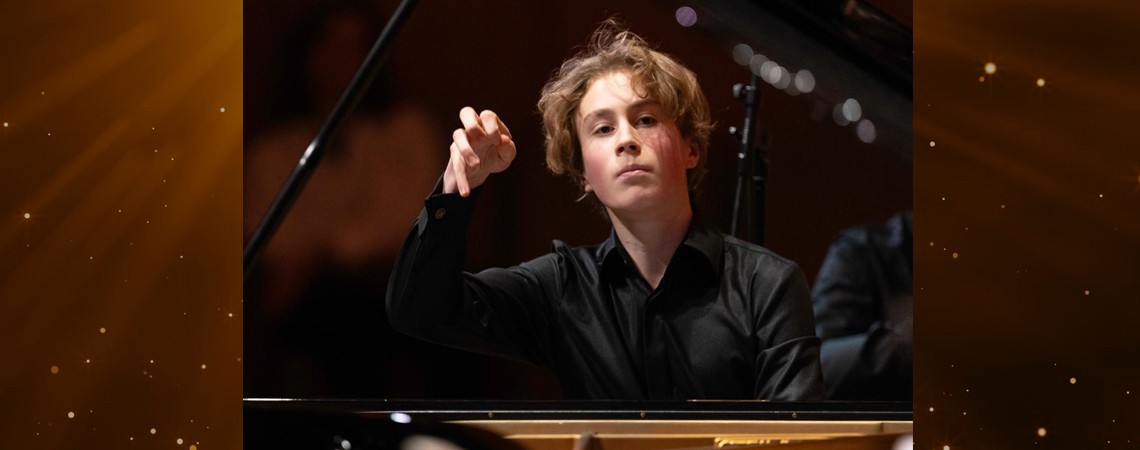 Играют лауреаты международных конкурсов Дени Кохановский (фортепиано) и Кирилл Роговой (фортепиано)