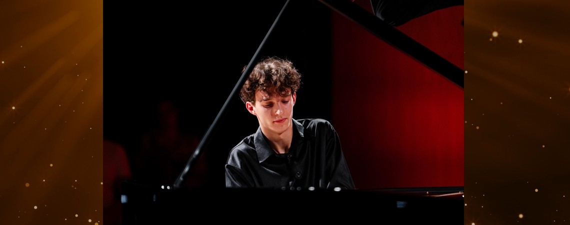 Играют лауреаты международных конкурсов Дени Кохановский (фортепиано) и Кирилл Роговой (фортепиано)