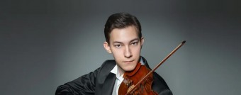 Равиль Ислямов (скрипка). Дирижёр – Владимир Добровольский 