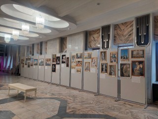 В Хрустальном фойе работает выставка «Скульптура – отражение эпохи»