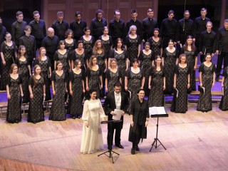 «Под сводами храма»