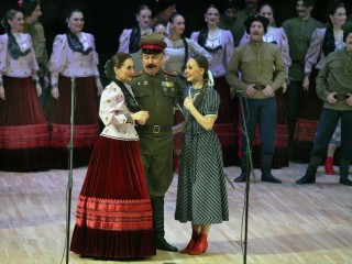 «Из века в век с песней и танцем»