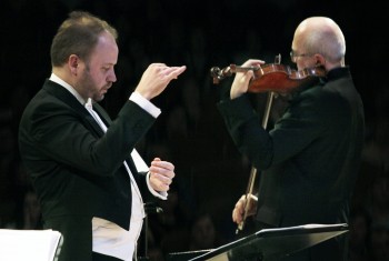 Как «Волга Филармоник» нового дирижера встретил…