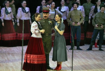 «Из века в век с песней и танцем»