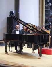 Александр Гиндин (фортепиано) и оркестр Самарской филармонии
