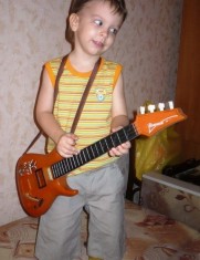 Юный Элвис
для родных - Максим Федоров (4 года)