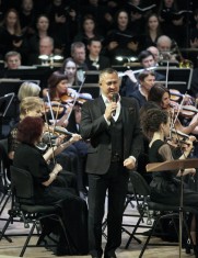 Солист - лауреат международных конкурсов Вадим Зубков (баритон)